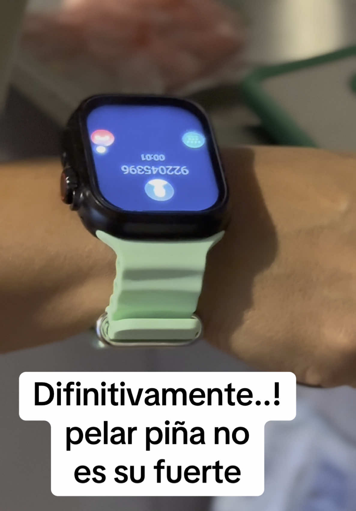 Si usted siempre está ocupada, con su Watch podrá recibir llamadas en cualquier momento. #smartwatch #mujerempoderada #tendencias #importadora