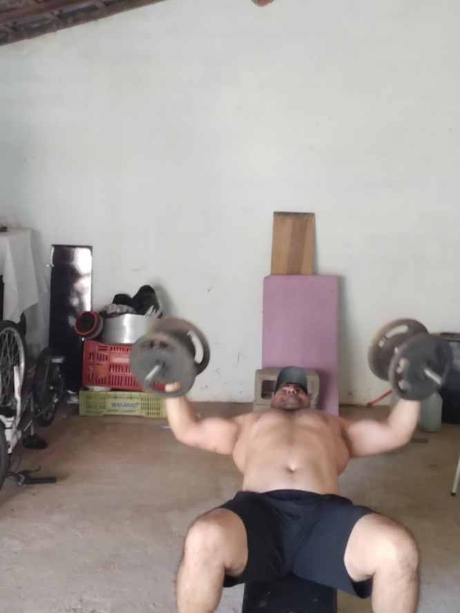 Projeto vamos crescer treino de peito do Henrique Maromba da roça 👍🏼💪🏼#treinoemcasa #gym #musculação #maromba #ficargrande #motivaçao #treinocaseiro #roça #henriquemarombadaroca #fyp #viralditiktok #viraliza @DJ Paulista Oficial | Artista @Pitoco @Henrique Maromba da roça 