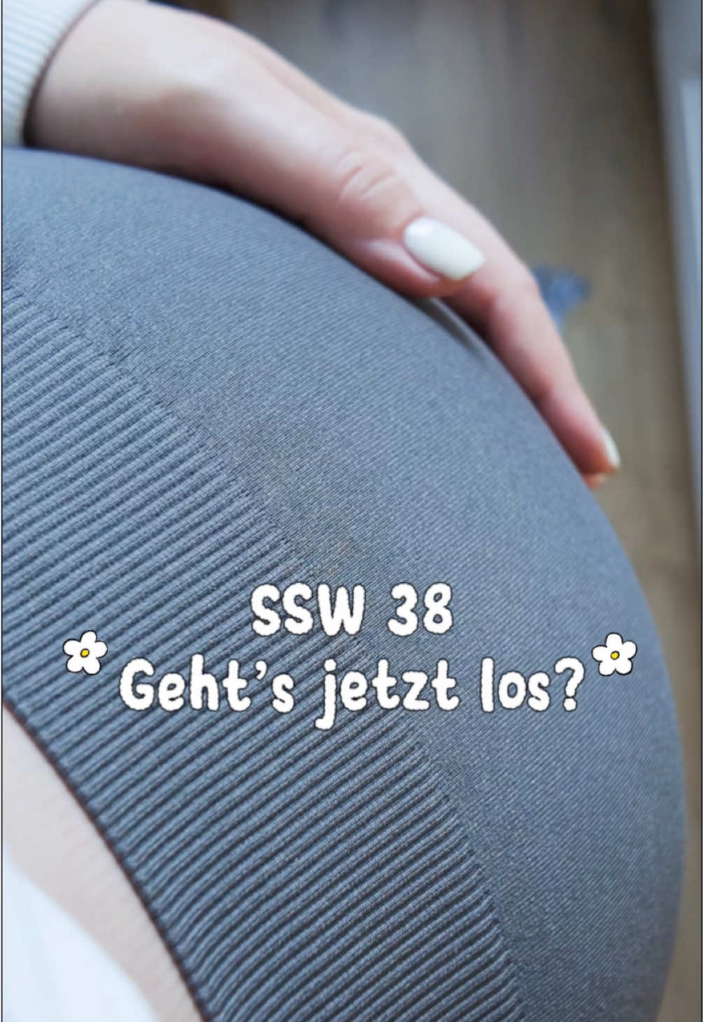 Schwangerschaftswoche 38 und es geht los.. Oder?! Noch nie so ein auf und ab erlebt wie jetzt und diese Ahnungslosigkeit, wann es wirklich mit der Geburt losgeht ist echt... doof. 🤪  #schwanger2025 #schwangerschaft2025 #geburt #wochenbett #ugcmom #momcreator #momcreators #mamalebeneben