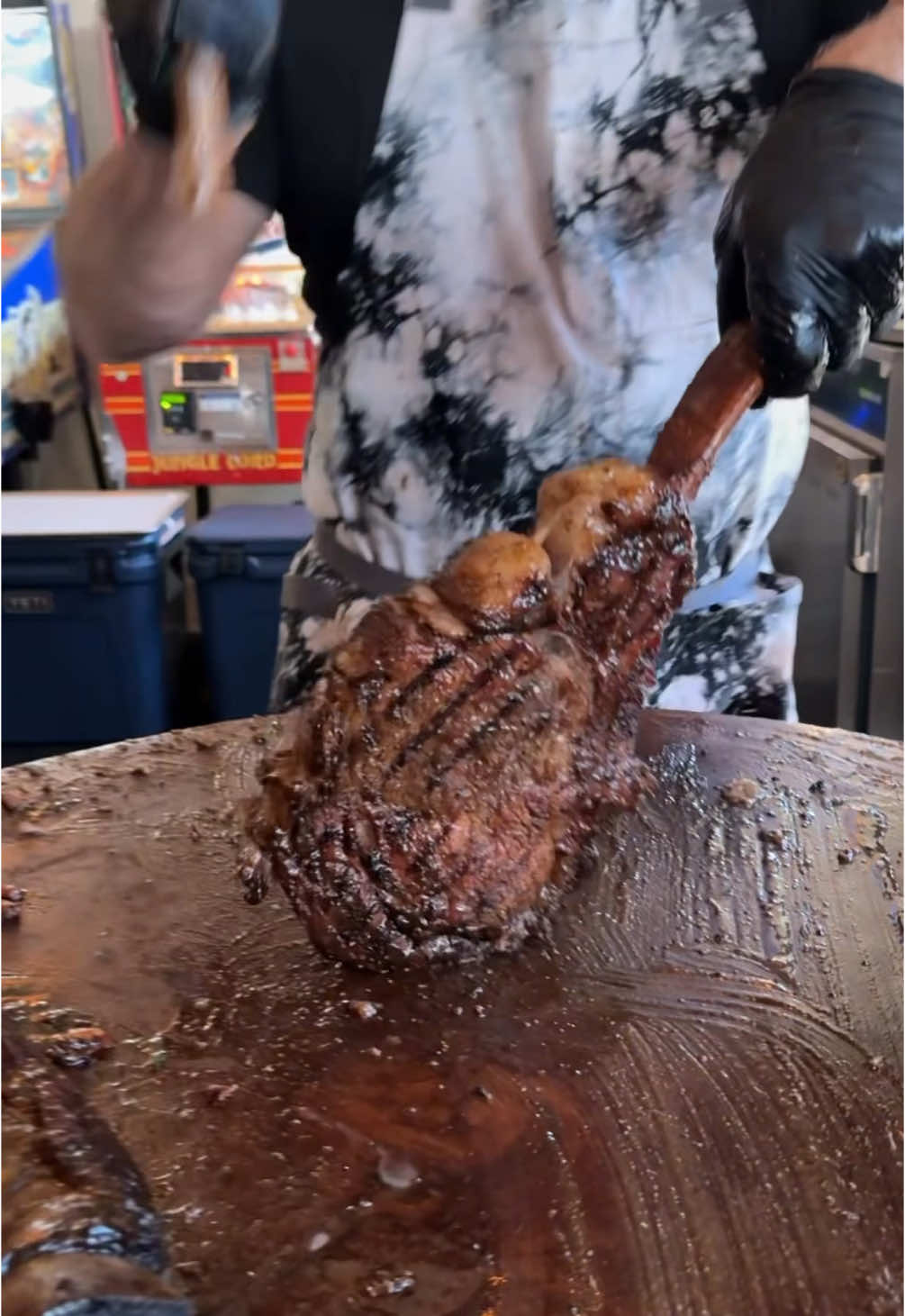 This weekend Saturday May 31st & Sunday June 1st APL Barbecue x @ginrummybar 12:30 until sold out (3:30) 822 Washington Blvd Venice, CA Rain or shine #LAeats #bbq #fyp #barbecue #grilling 