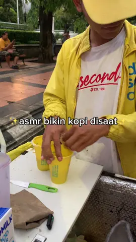 Emang secanduu itu ngeliat  proses pembuatan kopi disaat, apalagi dibuatin sama mas masnya nihh🤭 Go Grab your kopi disaat at nearest outlet! #KopiKelilingYaDisaatNgopi #BukanYangTerbaikTapiDimanapunAda #MinumDisaatBikinSemangat #SemarangStory #KopiKeliling  #MahasiswaSemarang #fyp