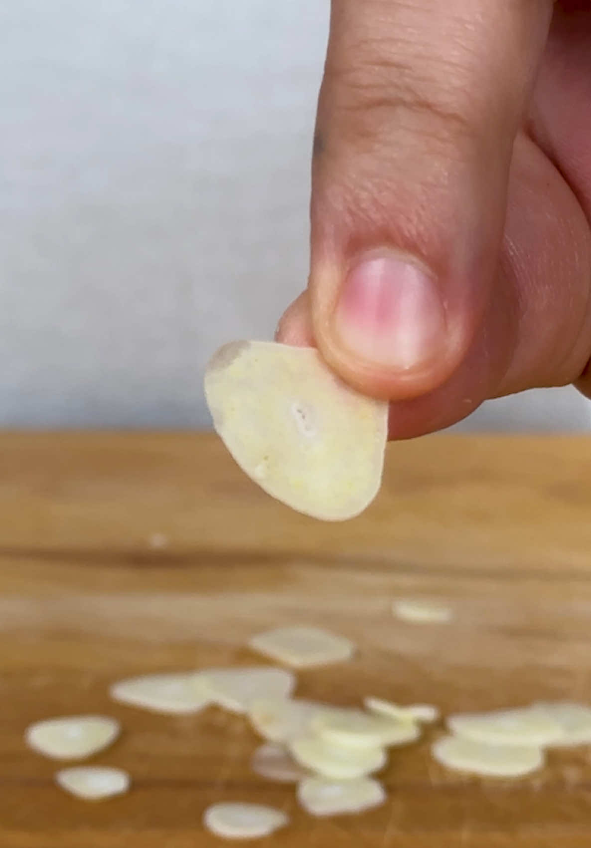 Garlic. You know it, you love it. #CookingHacks #KitchenHacks 