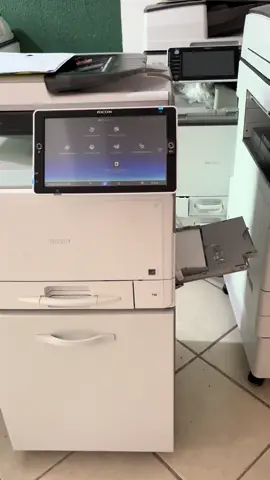 Imprime tus diferentes tipos de papeles especiales, como papeles holográficos o viniles platinados, con tu multifuncional láser Ricoh MP C307. Equipo con garantía para la CDMX y área metropolitana.🧑🏽‍💻🚀