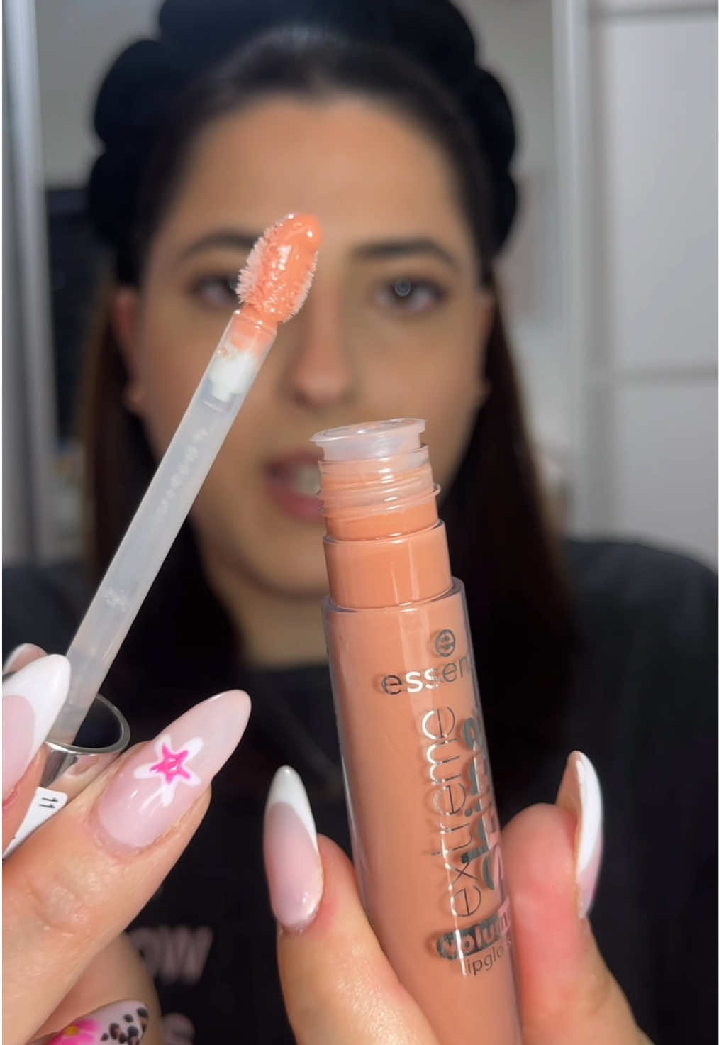 הגלוס הניוד הכי יפה שיש וזול בטירוף !!!😍🤎✨ של אסנס גוון 11 power of nude @Lilit Cosmetics @Super-Pharm @סופר-פארם יאנג @essence.cosmetics  #אסנס #אסנסגלוס #אסנסאיפור #איפור #טיפוח #המלצות #איפורוטיפוח #קניות #גלוסניוד #שפתיים #ביוטי #ביוטיטוק #סופרפארם 
