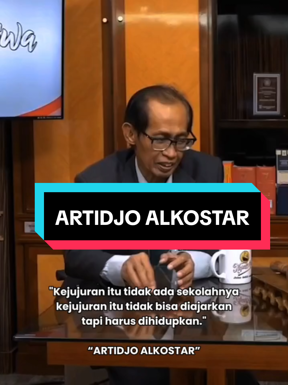 Artidjo Alkostar lahir di Situbondo, 22 Mei 1948. Beliau wafat di Jakarta, 28 Februari 2021 pada usia 73 tahun. Sebagai seorang mantan Hakim Agung sekaligus Ketua Kamar Pidana Mahkamah Agung RI, Artidjo mendapatkan banyak sorotan atas keputusan dan dissenting opinion-nya terhadap kasus-kasus besar. Karir beliau dibidang hukum dimulai pada tahun 1976 dimana ia menjadi tenaga pengajar di FH UII Yogyakarta. Lalu, pada tahun 1981 beliau menjadi wakil direktur Lembaga Bantuan Hukum Yogyakarta hingga 1983, dilanjutkan dengan menjadi direktur pada tahun 1983-1989. Di waktu yang sama, beliau bekerja selama dua tahun di Human Right Watch divisi Asia di New York.  Sepulang dari itu, beliau mendirikan kantor hukum Artidjo Alkostar and Associates hingga selanjutnya pada tahun 2000 beliau terpilih menjadi Hakim Agung Republik Indonesia.  Mengawali karirnya sebagai Hakim Agung di tahun 2000-an, beliau telah menyelesaikan sebanyak 19.708 berkas perkara di Mahkamah Agung. Berbagai kasus besar telah ia tangani, seperti kasus proyek pusat olahraga Hambalang, suap impor daging, dan suap ketua Mahkamah Konstitusi. #artidjoalkostar #hukumindonesia #lawyer #indonesia #motivasi #fyp  #sejarahindonesia 