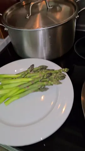 Steak dinner for 2 in under 15 minutes. This is such and easyrecipe in a stainless steel pan