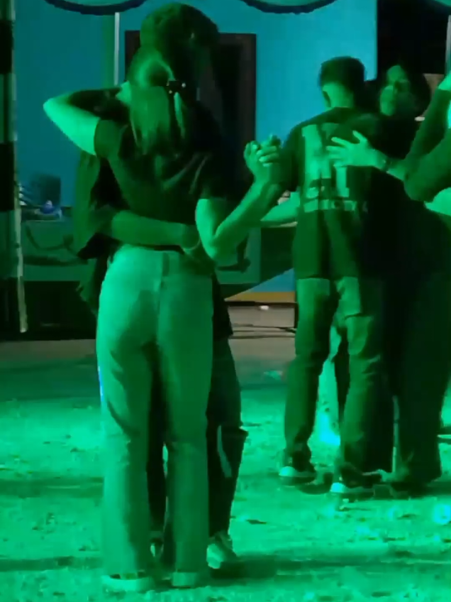 Nanti pulang kak antar e🤣 #badansa #dansakizomba #dansa  #kizomba #viraldansa #dansafyp #fypage #fypシ゚ #viralkupang #tamanbudayakupang #matanikupang #lewatberanda #masukberanda #beranda #nikolakulo #dansanikolakulo #dansafyptiktok #nikolakuloterbaru 