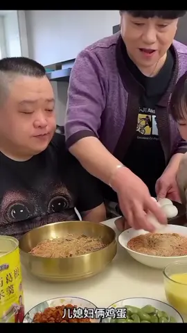 funny husband and wife eating  #creatorsearchinsights #chinesemukbang #mukbang #funny #eating #Foodie #asmr #fakefood #viral 