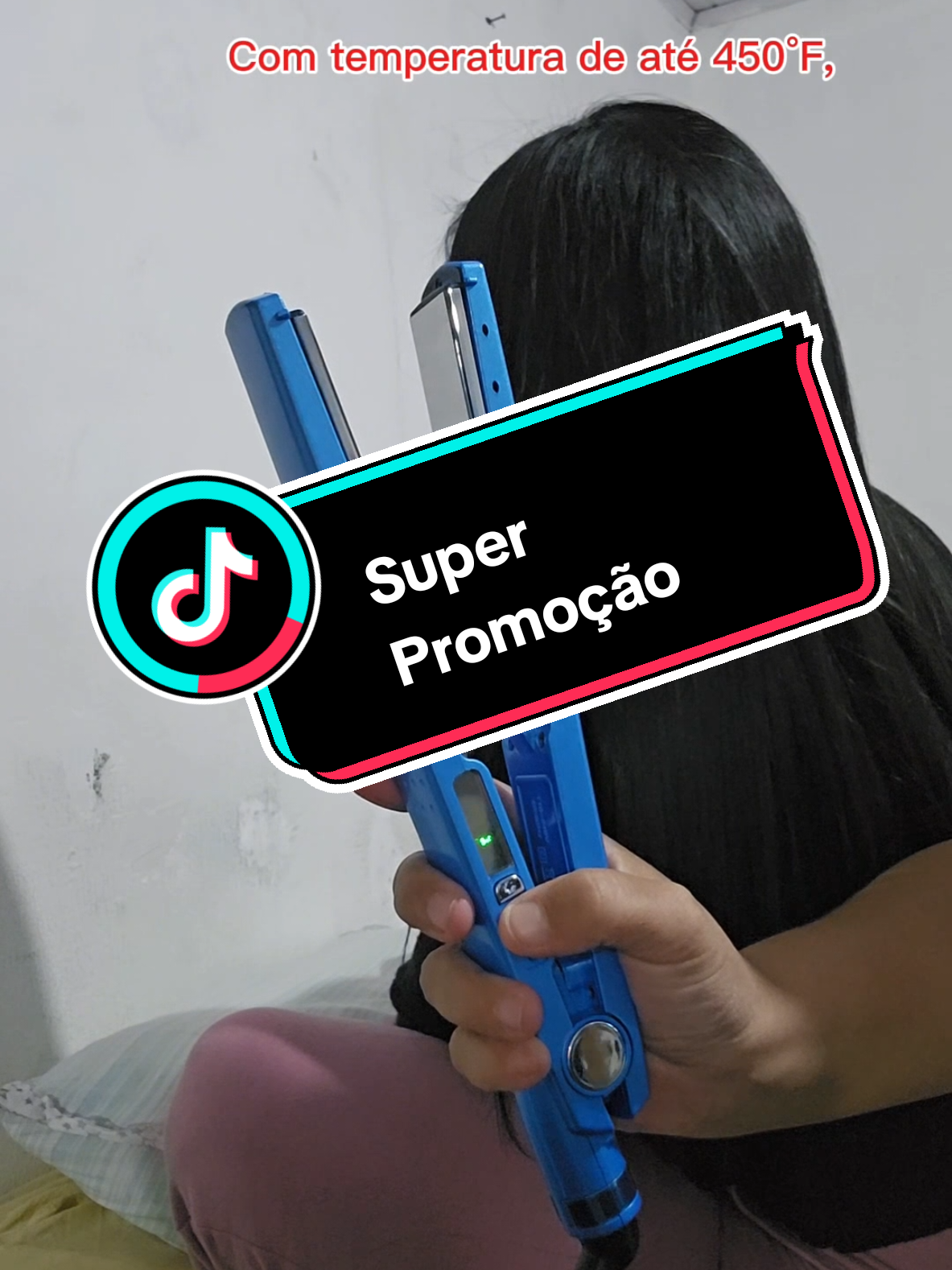 ✨ Alisamento dos sonhos com tecnologia de ponta? Siiim! 😍✨ 🔥 3 motivos pra se apaixonar por essa chapinha: 1️⃣ Placas de Titânio = deslizamento suave e menos passadas 2️⃣ Tecnologia Iônica = sem frizz, mais brilho e maciez 3️⃣ Alta temperatura de até 450°F = alisa até os fios mais rebeldes! E tem mais: cabo 360°, bivolt automático, leve, ergonômica e com acabamento de salão em casa! 💁‍♀️ Praticidade, beleza e resultado em 3... 2... 1! 💬 Conta pra gente: qual dos 3 benefícios ganhou seu coração? 💖 ⠀ #ChapinhaTop3 #Tecnologia3xMelhor #BelezaEm3Passos #LisoPerfeito #CabelosDosSonhos #ChapinhaTitanio #TecnologiaIonica #PlacasDeTitanio #FiosSemFrizz #CabeloLiso #AlisamentoPerfeito #SalonEmCasa #BelezaFeminina #HairCare #CuidadosComOCabelo #CabeloBrilhante #DicaDeBeleza #MulheresVaidosas #ProfissionaisDaBeleza #FerramentaProfissional #BelezaTodoDia #CabeloDeRainha #CabelosIncríveis #DivaTodosOsDias #ChapinhaProfissional #HairGoals #TikTokShop #tiktokcomercial #tiktokshopchegou #ComprinhasOnline 