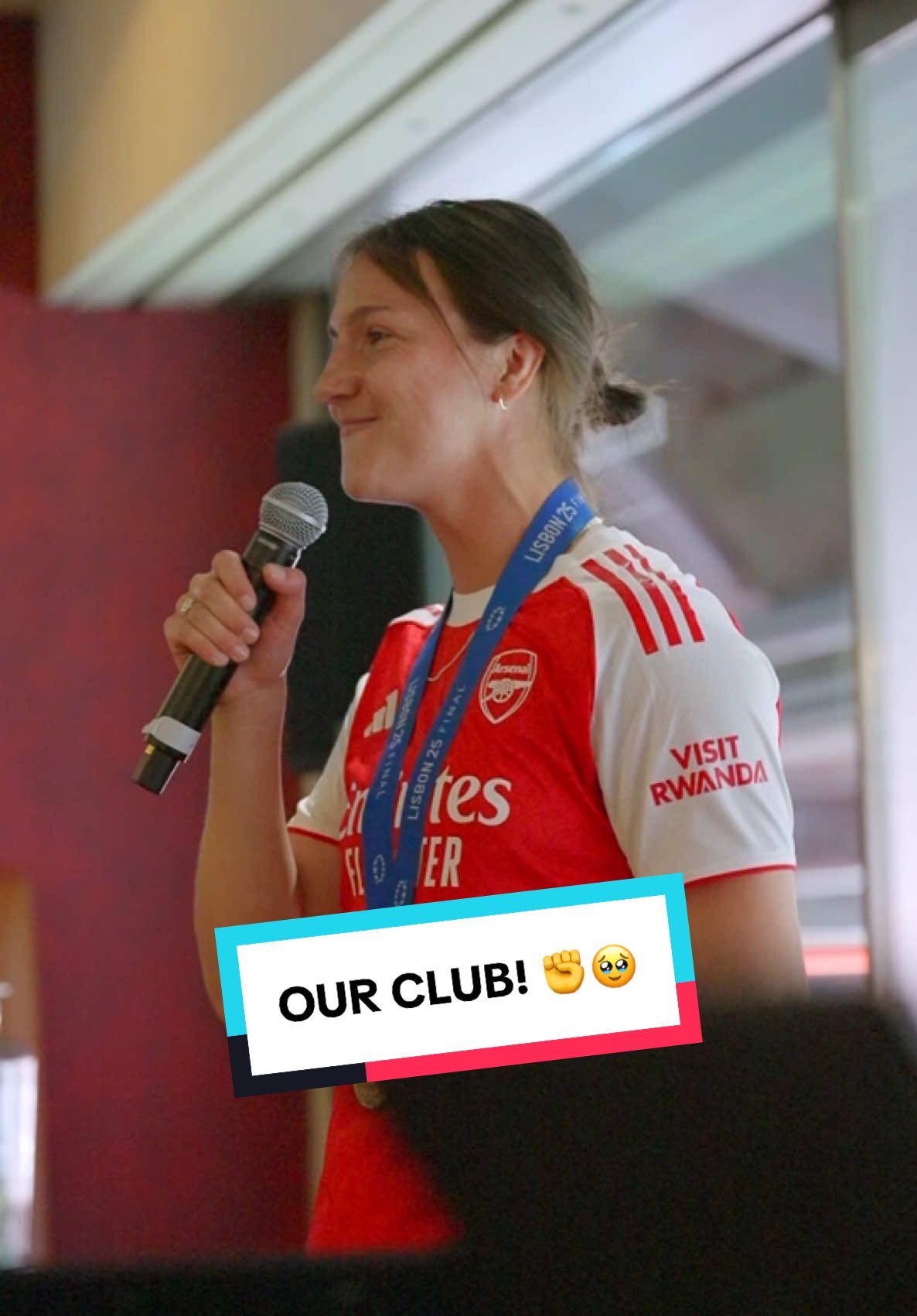 “OUR CLUB!” ✊ 🎤 Take it away, Lotte 🥹 #arsenalwfc #arsenal #arsenalwomen #championsleague #uwcl 