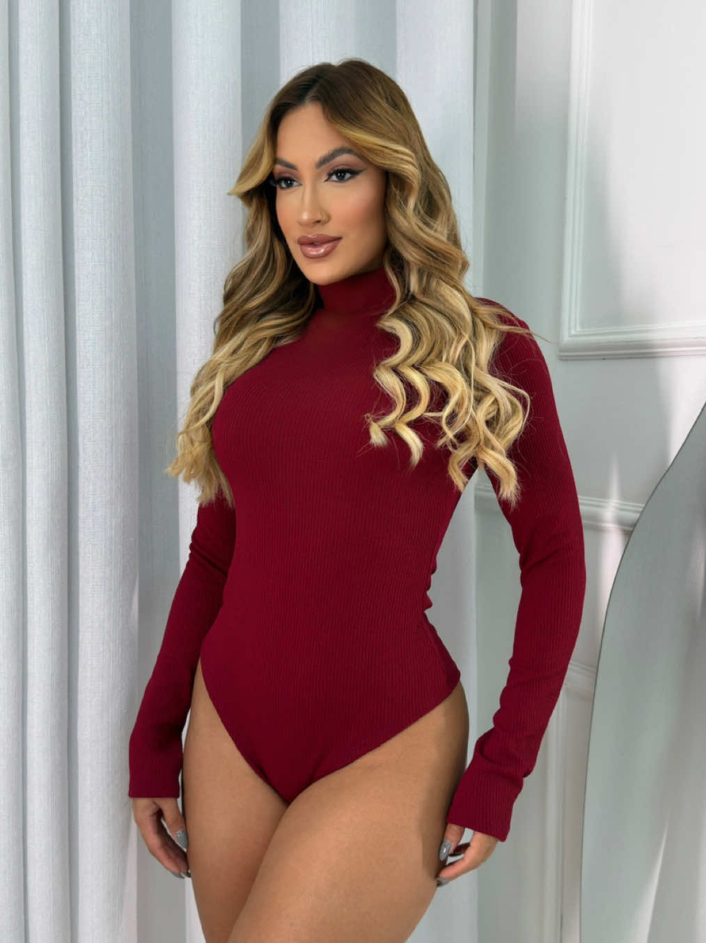 ✨ O body que valoriza o corpo e esquenta o look! 🔥 Gola alta + tecido canelado = estilo e conforto garantidos! 💃 Perfeito pra montar aquele look elegante e poderoso! #tiktokshop #roupasdamoda #moda #body #explorar #achadinhos #inverno #outono #blogueira #look #dicasdemoda