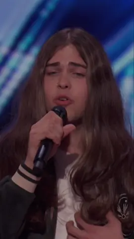 It's a standing ovation for @Howie Mandel’a Golden Buzzer, @jourblue. 👏  #AGT | @NBC on @Peacock 
