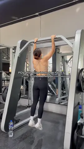 Eres mujer intentando hacer su primer dominada en el gym 🫠  #Meme #entrenamiento #humor #humorgym #dominadas #gimnasio #humorfitness #memesgym #memestiktok #gymenleon #studiofitness 
