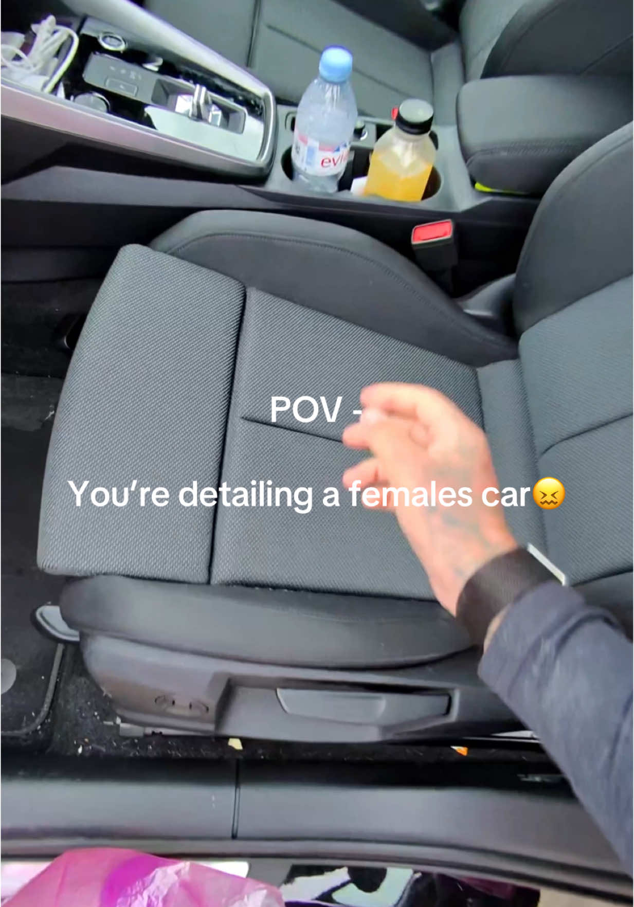 Who keeps their cars in worse condition men or women?🤔 #detailing #viral #satisfying #asmr #satisfyingvideo #oddlysatisfying #satisfyingcleans 