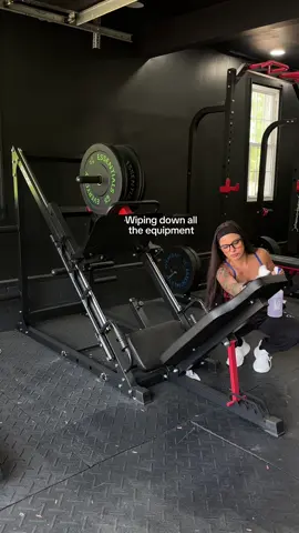 the set took 45 seconds. Setup took 15 minutes and my last nerve 😩😅 #gymhumor #relatable #funny #girlswholift #GymLife #hipthrust 
