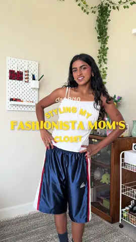 this jacket lowkey eats idk yall #stylewithme #fashiontiktok #momoutfits #momapproved #heyimhershy 