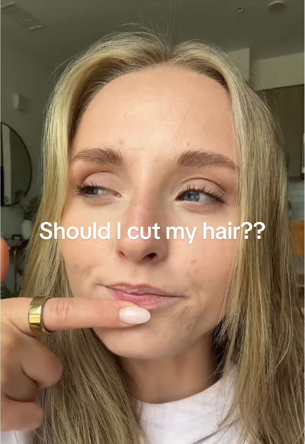 Y’all I need all the advice!! Please let me know what I should do??  Do I go for a Parisian bob or stay a cute mid length girly?? Drop your thoughts in the comments pls!! #haircut #bobcuthair #cutehair 
