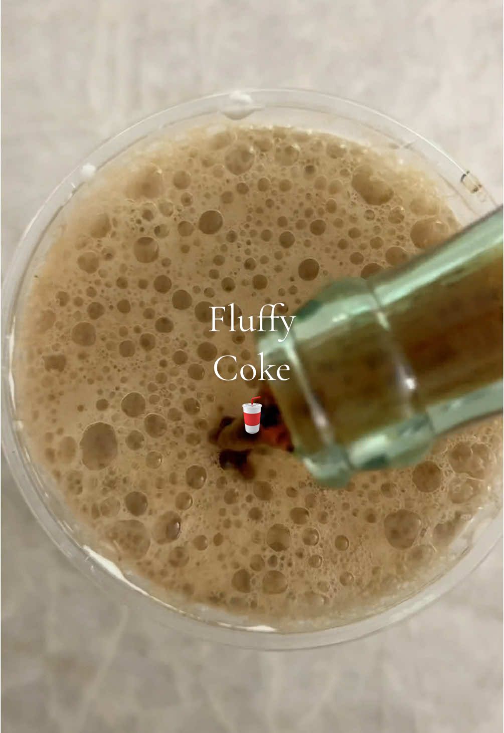 Let’s make a fluffy coke 🥤🤩 #fluffycoke #drinktok #drinkrecipes #drink #asmr #asmrsounds #satisfying 