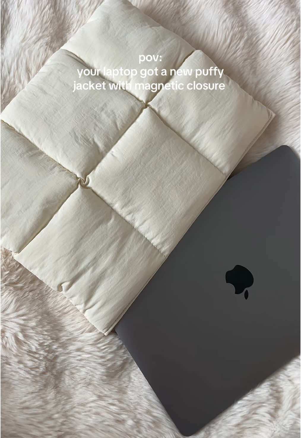 Love it so much #comfyable #comfyablelaptopsleeves #comfyablepuffer #puffylaptopsleeve #laptopsleevecase #laptopsleeve #tiktokshop #tijtokmademebuyit #tiktokshopfinds #corpratelife #corporategirlies 