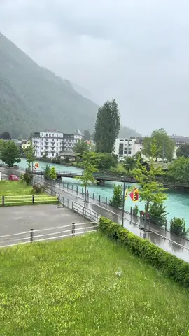 حرفيااا سويسرا ساحره 😭💔💔🇨🇭  #explore #سويسرا🇨🇭 #fypシ゚ #انترلاكن #اكسبلور #foryoupage #viral #switzerland #fyp #ترند_تيك_توك #foryou #زيورخ #جنيف #سياحة #طبيعة #اوربا #fyppppppppppppppppppppppp #مالي_خلق_احط_هاشتاقات 