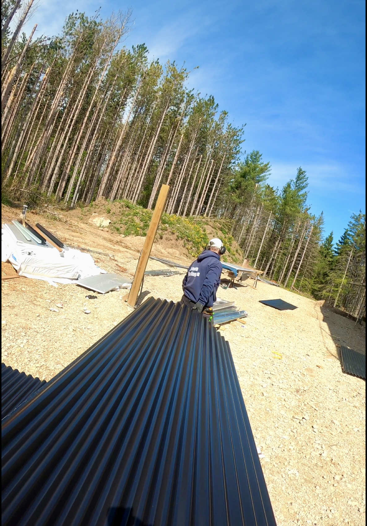 Meticulous metal siding prep - POV #roofing #toronto #torontohomes 