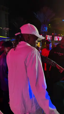 @Jose Chameleone came through at @Bebe Cool album lounge breaking the chain#bebecool #breakthechain #fortoupage 