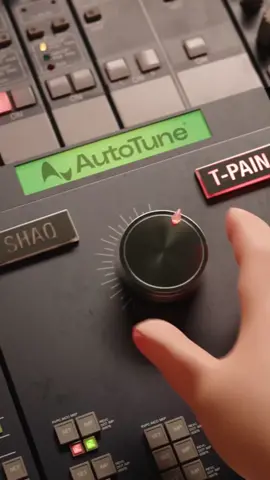 Shaq trying to take T-Pain’s AutoTune crown like we forgot who invented sanging in the booth 👀 😂 #vocals #autotune #mixingengineer #mixingmusic #audiomixing #musicproduction #musicproducer #musicproducers #musicproductiontips #tpain #shaq