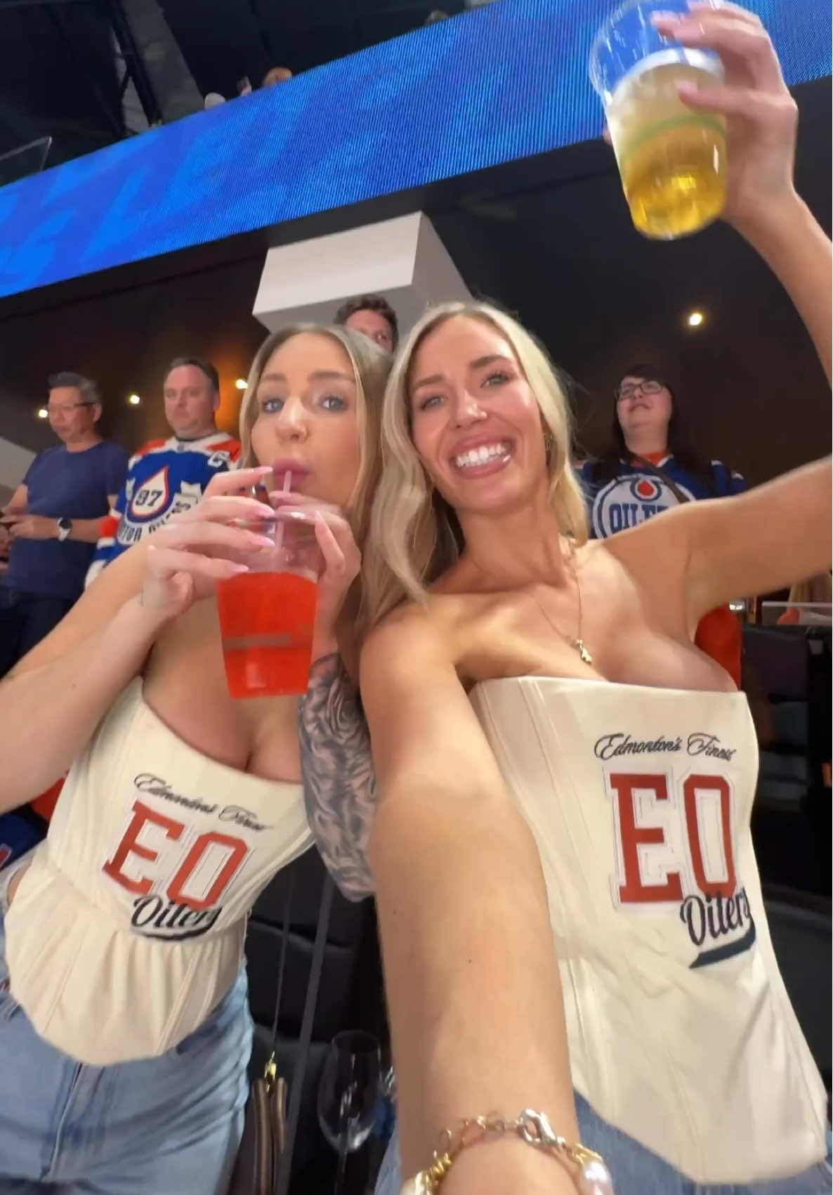 game day got me feelin like #sweetcaroline #edmontonoilers #playoffhockey #oilers #fyp #sisters 