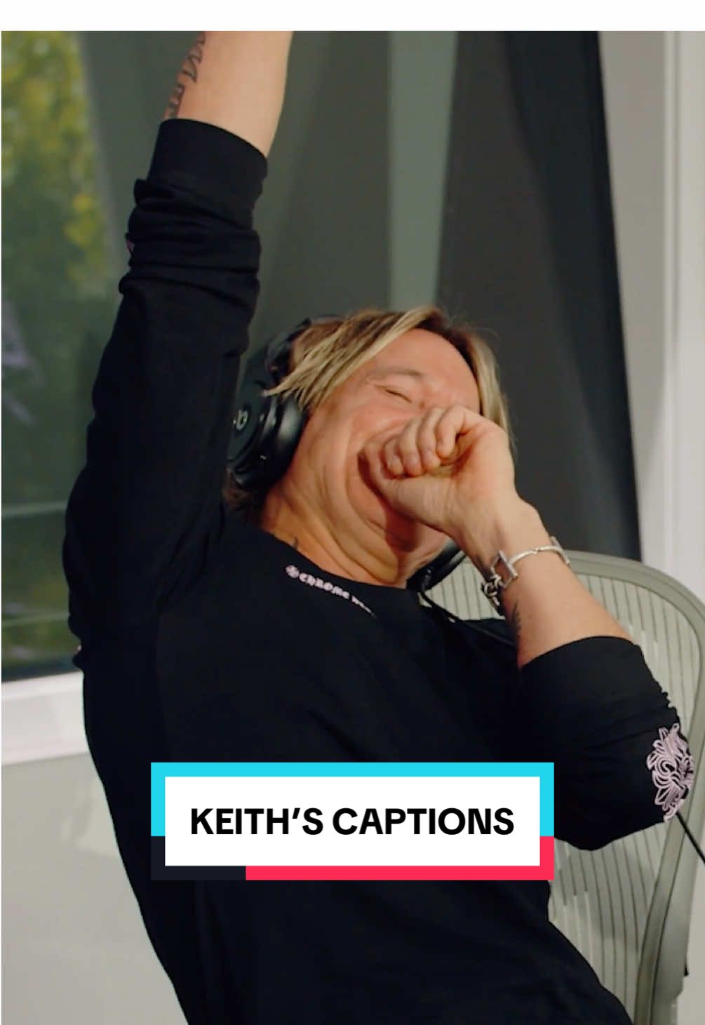 Never know what will happen when @Keith Urban comes to visit 🤔😂 #keithurban #yourethevoice #bagpipes #curling #banter #zaneloweshow #applemusic 