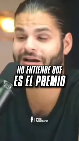 Farid Dieck: El narrador que olvidó practicar lo que predica. Farid Dieck habló de amor consciente, pero terminó rogando por atención. Las mujeres no son para rogar y los hombres deben recordar quién es el verdadero premio en una relación. #FaridDieck #SoldadoCaído #PsicologíaMasculina #Valorate #HombresFuertes #RelacionesReales #NoRogues #MasculinidadConsciente #CaballerosAlerta #caballeros #paracaballeros #paracaballerostv #paracaballerosvip #paracaballerosoficial  Farid Dieck, teoría sin práctica, masculinidad, autoestima, relaciones, amor propio, hombres alfa, psicología masculina.