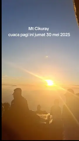 happy long wekend #cikuray2821mdpl #infocuaca #rimbawanacikuray #cikuray #puncakcikuray #infocuacahariini 