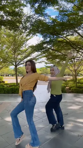 Koreo dari ka @WIWIN BOLLMIXDANCE suka..😍😍🥰🥰 @ENCIIBNU SHOP #fypsounds #fyp #churakedilmera #indiasong 
