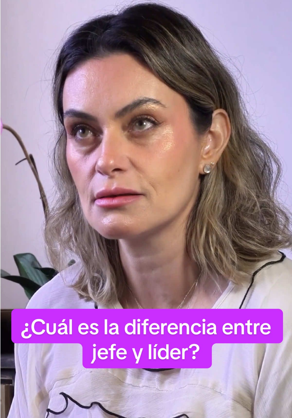¿Jefe o Líder? Descubre la diferencia que transforma equipos 🔥 Un jefe da órdenes; un líder inspira con el ejemplo, empatía y visión. ¿Cuál eres tú? 🚀 Descarga mi eBook “Liderazgo Femenino” y potencia tu influencia 👉 https://go.hotmart.com/V99740038F  #liderazgofemenino #empoderamiento #DesarrolloPersonal #mujereslíderes #creatorsearchinsight #paratiiiiiiiiiiiiiiiiiiiiiiiiiiiiiii 