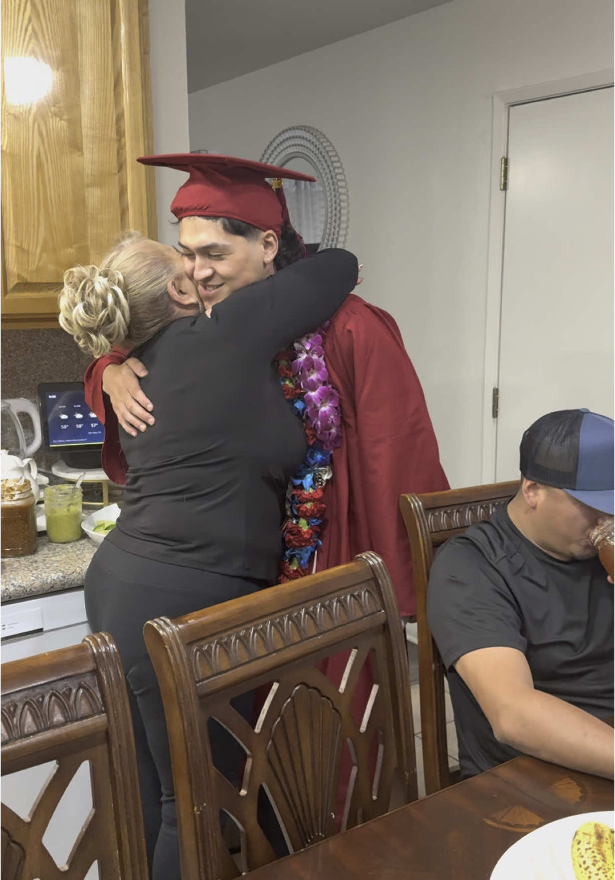 Felicitando a mi nieto por su graduación 🧑‍🎓 #viral #misazonestuyo #zyxcba #graduation #tacos 