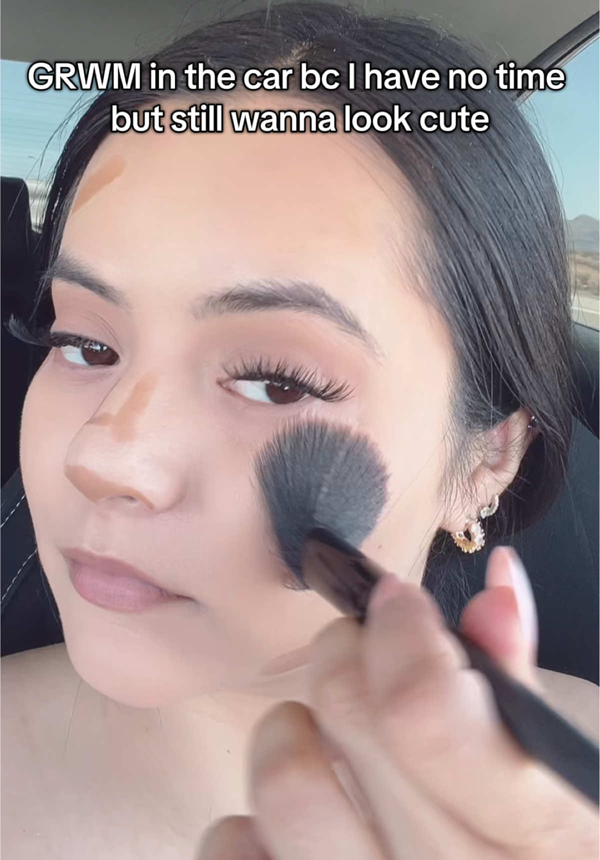 Me doing natural makeup in the car like I’m not already 20 mins late 😭 #grwm#grwmroutine#grwmmakeup#makeup#naturalmakeup#simplemakeup#makeuptutorial 