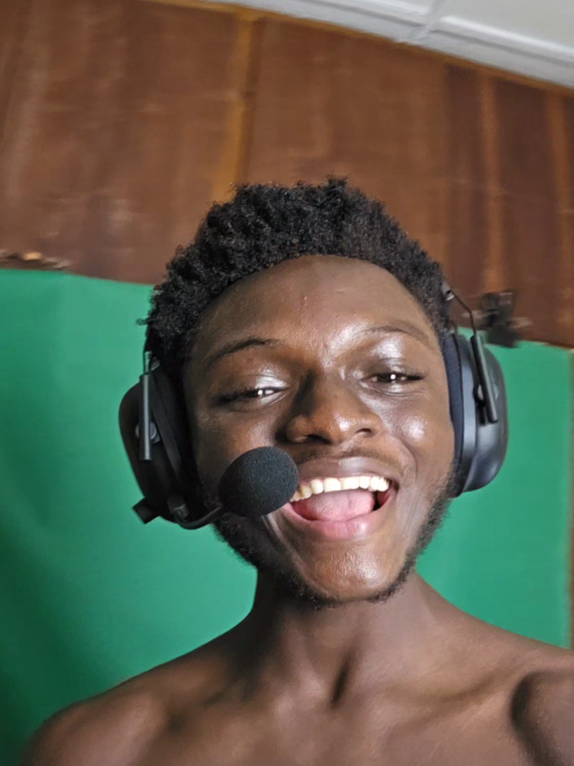 Trying out TikTok effects 😭 #isaacsamz 
