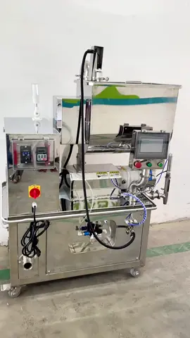 Display of rotary pump filling machine. #fillingmachine #liquidpackingmachine #saucefillingmachine #honeyfillingmachine 
