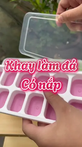 Khay làm đá có nắp đậy giúp bảo quản đá sạch sẽ, không bám mùi thực phẩm trong tủ lạnh. Chất liệu nhựa cao cấp, dẻo bền, dễ lấy đá. Thiết kế thông minh với nắp đậy kín giúp ngăn bụi bẩn, tiện trữ đá hoặc thực phẩm nhỏ. Khay làm đá có thể tái sử dụng nhiều lần, phù hợp dùng cho nước uống, cà phê, sinh tố. Kích thước nhỏ gọn, dễ cất giữ #khaylamda #khaylamdaconapday #khaylamdasilicon #khuonlamda #xuhuong
