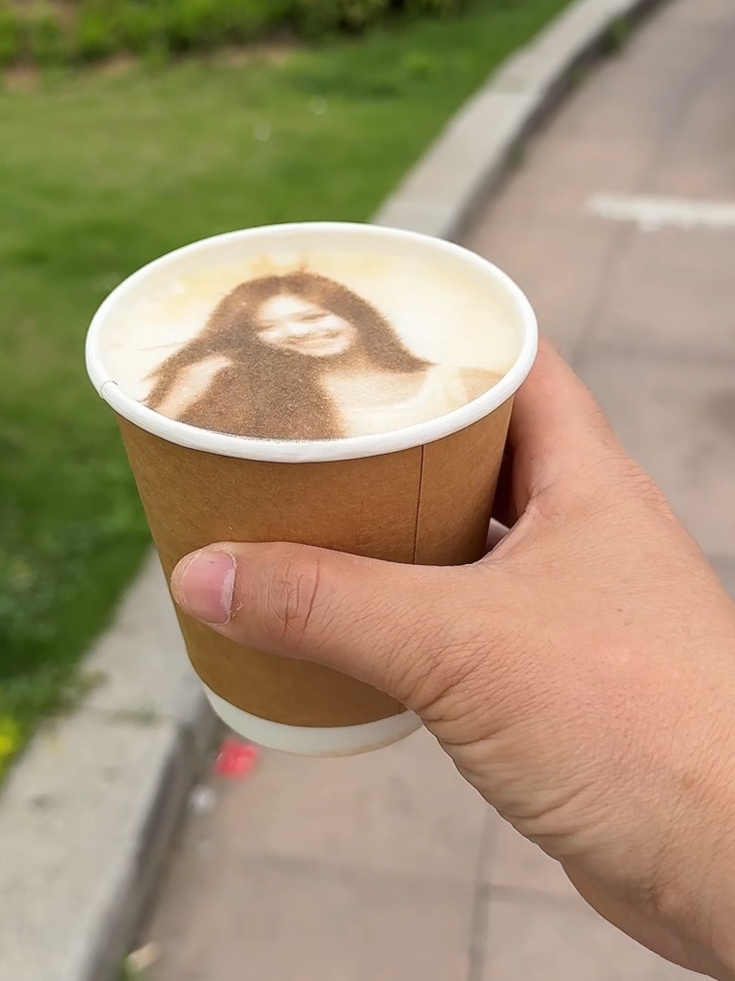In just a few seconds, patterns and logos can be printed on coffee and food, enhancing personalized service and taste#CoffeeArt #coffeeprinter