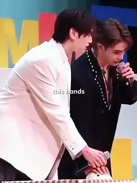 his hands are very polite  #joongdunk #joongdunkisreal #joongarchen #dunknatachai #fyp #fy 