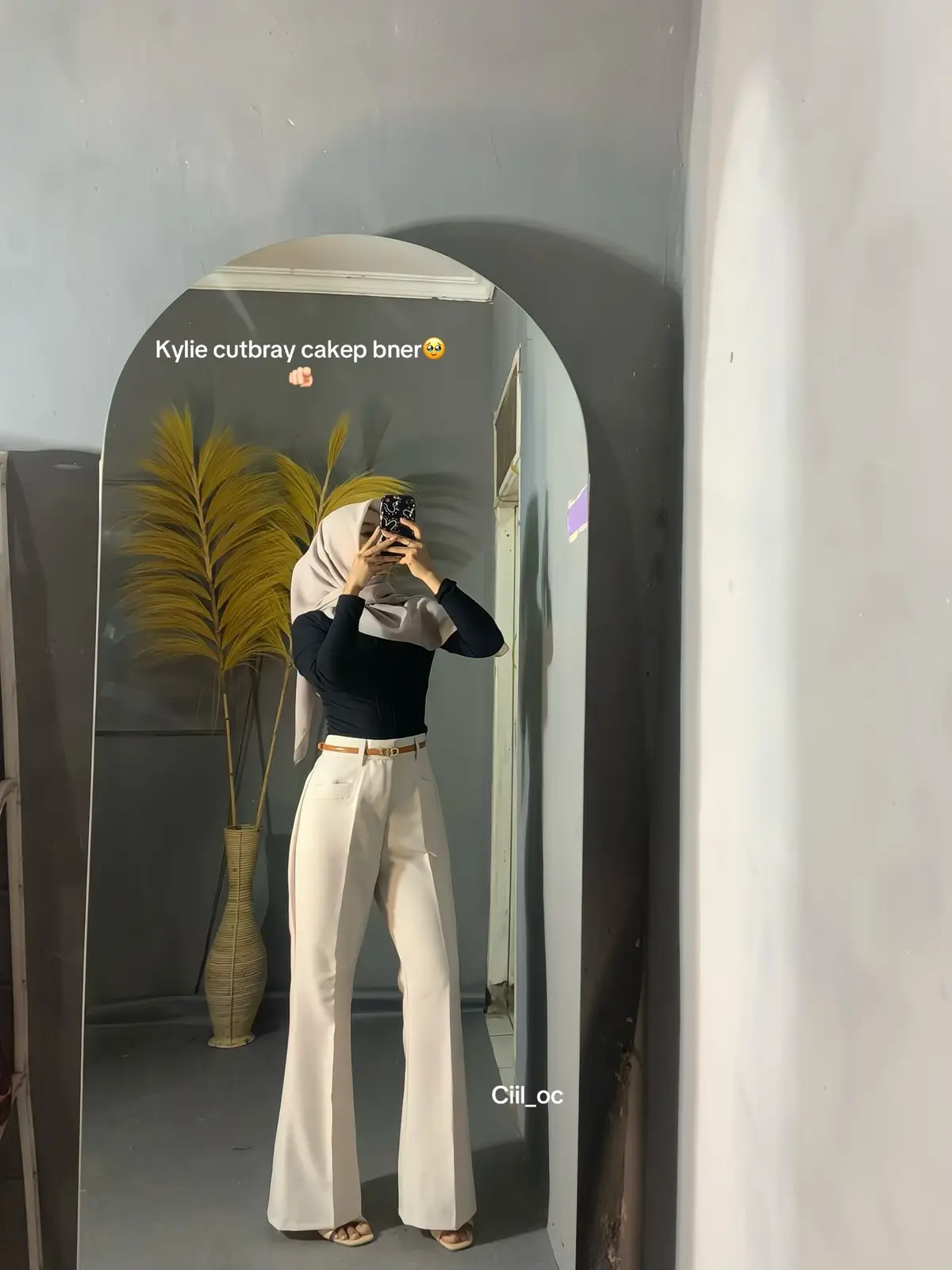 Joinlive ya #celanakylie #celanacutbray #celanahw #celanaootd #celnakekinian #celnakulotcutbray #celanacak #ootdsimple #ootdhijab #ootdcelanahijab #ootdcewe #ootdkekinian #celanamurahbagus #rekomendasicelanacutbray #rekomendasioutfitcelanahw 