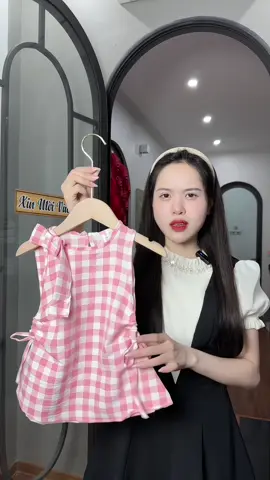 Váy kẻ hồng xinh xỉu 🥰 #thoitrangchobe #thoitrangbeyeu #vayxinhchobe #phamdiutb 