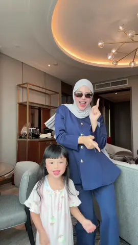 Day 3!! Mau ajakin ibu daster jalan jalan duluuuww🤭😆