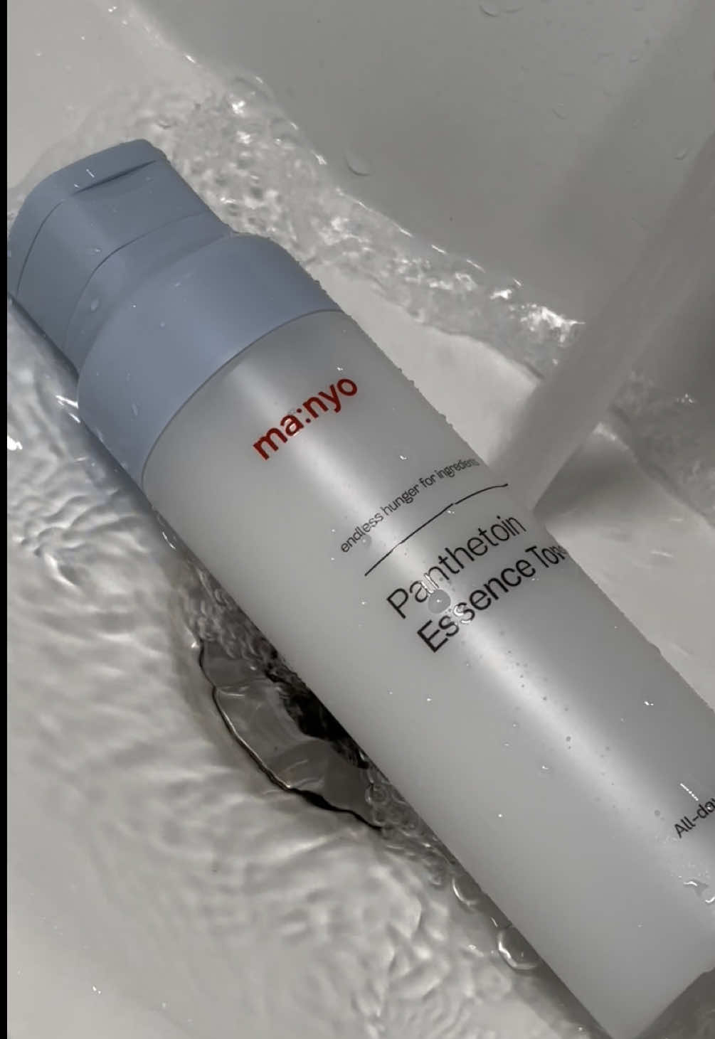 @ma:nyo global @Picky Shop: ✨ Panthetoin Essence Toner from Manyo is a real salvation for sensitive skin. Light texture, pleasant aroma and instant moisturizing. Soothes, softens and gives the skin a healthy glow after the first application. A real must-have for those who appreciate delicate care and effective results. #picky #Manyo #panthetoinessencetoner #SkincareRoutine #pickyxmanyo #KBeauty #SensitiveSkinCare #Ad #glowingskin 