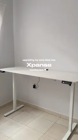 love standing desk baru ni! siap boleh adjust tinggi tau. kalau nak buat kerja sambil berdiri pun no problem! 🥹🤍📨 #xpanse #xpansestandingdesk #standingdesk #desksetup #adjustabledesk #workdesk #gamingdesk #mejagaming #deskaesthetic 