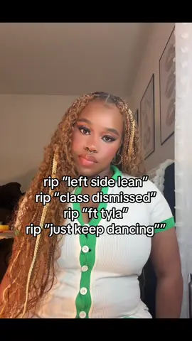 so many versions of this song, i’m just glad we finally got it lol…it’s alright i got the leaked versions igallegally on my apple music anyways lmfaooo (don’t sue me tate you owe me one for collabing with THAT man) (EDIT: do yall read captions?!? i wasn’t complaining about the changes, i was poking fun at how many versions of the song was leaked, idc which version we got im just glad we got the song at all. RESTTTT.) #fyp #tatemcrae #f1 #f1movie #f1soundtrack #tyla #justkeepwatching 