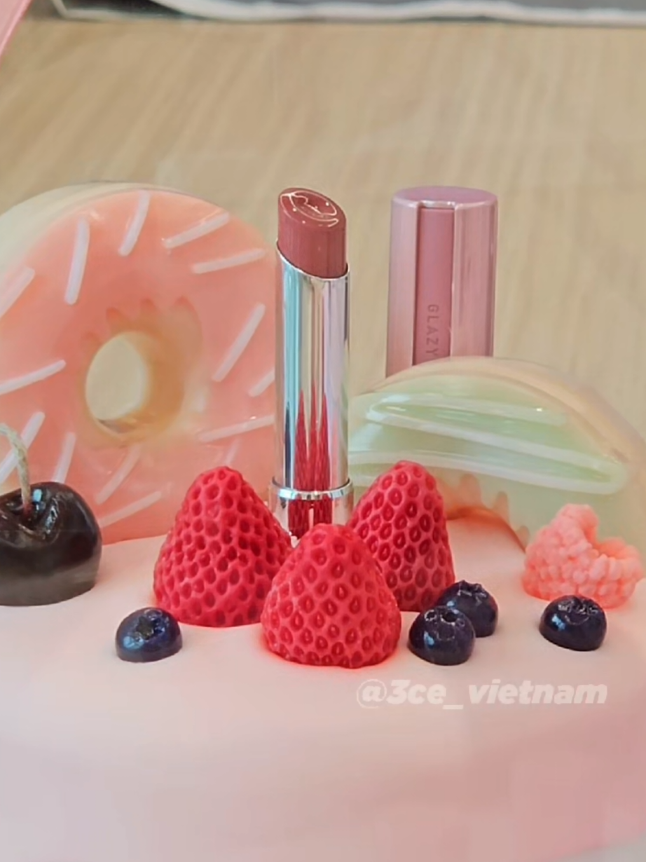 Tone nâu Mocha nên chọn màu nào, son bóng dưỡng môi 3CE Glazy Lip Glow với nhiều màu xinh cựcc #3CE #3CEVN #3andChiEm #3ce_vietnam #3CENewArrivalDay #glazylipglow #glazyglow  #muataitiktokshop #tiktoklive 