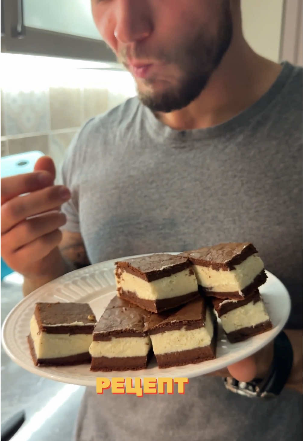 ✅ Сохраняй этот рецепт, чтобы не забыть приготовить! 🍰 Молочный ломтик ⬇️ Бисквит: 🔹 Мука пшеничная - 60 гр 🔹 Белок 150 гр 🔹 Кефир - 100 мл  🔹 Казеин - 15 гр 🔹 Разрыхлитель - чайная ложка 🔹 Ванилин и сахзам - по вкусу 🔹 Какао - 15 гр Залить кипятком Оставить на 3 мин завариваться ⬇️ Крем : 🔹 Желатин - 15гр 🔹 Творог 2% - 200гр 🔹 Пуддинг протеиновый- 100 гр 🔹 Рикота Лайт - 50 гр. Но можно без него (и жира в составе будет меньше и количество начинки получится адекватное для бисквита) 🔹 Казеин ванильный - 15 гр (можно протеин) 🔹 Ванилин и сахзам по вкусу ☑️ Выпекать 35 минут при 170* градусах Дать немного остыть и разрезать бисквит  💢 Даже если у вас нет возможности купить пудинг белковый, можно сделать крем только из творога