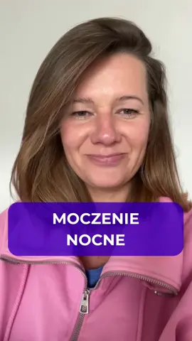 Moczenie nocne to brak kontroli nad oddawaniem moczu podczas snu, najczęściej spotykane u dzieci, ale także u nastolatków. Jeśli problem występuje u dziecka starszego lub powraca po dłuższym czasie przerwy, warto spojrzeć na niego z perspektywy emocji i konfliktów wewnętrznych. ❤️ FAZA AKTYWNA KONFLIKTU W tej fazie następuje paraliż mięśni pęcherza i otwarcie zwieracza, co prowadzi do mimowolnego odpływu moczu. Może to być reakcja na nierozwiązany konflikt związany z oznaczaniem swojego terytorium. ❤️ FAZA ZDROWIENIA Gdy konflikt zostaje rozwiązany, mięśnie pęcherza się regenerują, a zwieracz zamyka. Jednak proces zdrowienia może być bolesny i wiązać się z objawami infekcji pęcherza. ❤️ KONFLIKTY BIOLOGICZNE ZWIĄZANE Z MOCZENIEM NOCNYM 🔹 Konflikt terytorialny – dziecko czuje, że jego przestrzeń lub pozycja w rodzinie jest zagrożona. Może to wynikać z pojawienia się rodzeństwa, konfliktów między rodzicami lub prześladowania w szkole. 🔹 Brak granic wyznaczonych przez ojca – dziecko może odczuwać brak ojca lub zbyt dużą kontrolę z jego strony. Jeśli ojciec jest nieobecny, matka może przejąć tę rolę, co również wpływa na emocje dziecka. 💡 CO MOŻESZ ZROBIĆ JAKO RODZIC? Rozmawiaj ze swoim dzieckiem, próbuj zrozumieć jego obawy i potrzeby. Upewnij się, że czuje się bezpieczne w domu i rodzinie. Czasami rozmowa wystarczy, ale w trudniejszych przypadkach warto skonsultować się ze specjalistą. ✨ Pamiętaj, Twoje dziecko ufa Ci bezgranicznie. Razem możecie pokonać ten problem! 🔔 Masz pytania? Napisz w komentarzu lub skontaktuj się ze mną na konsultację. 😊 #totalnabiologia #emocje#zdrowie#naturalnie  