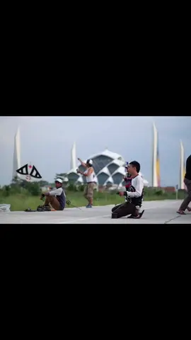 #layangan #gelasan #bomber #layanganputus #layanganbali #layangannaga #adulayangan 